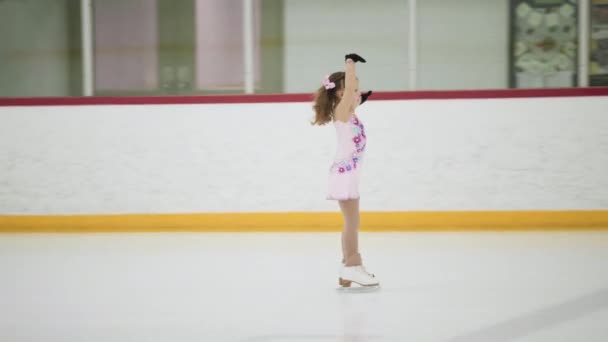 Little Girl Practicing Figure Skating Indoor Ice Skating Rink — Stock Video