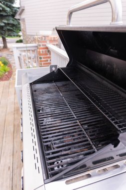 Temiz altı ocaklı ızgara yaz ızgarasına hazır..