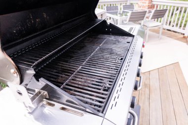 Temiz altı ocaklı ızgara yaz ızgarasına hazır..