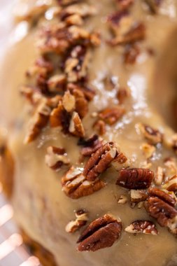 Şekerli balkabağı pastası, jöleli ve fındıklı garnitür..
