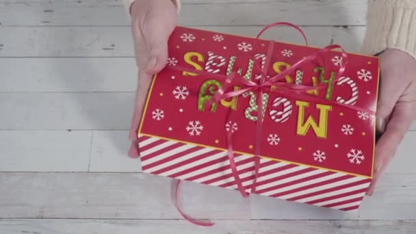 一步一步 把自制的软糖和饼干装进圣诞礼品盒 — 图库视频影像