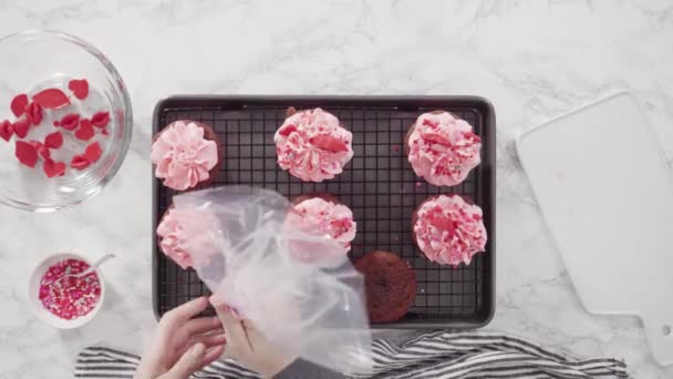 Time Lapse Flat Lay Step Step Decorating Red Velvet Cupcakes — Stockvideo