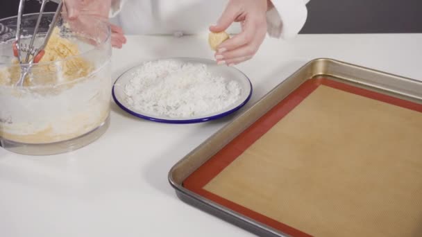 Time Lapse Scooping Cookie Dough Baking Sheet Bake Coconut Cookies — Vídeo de stock