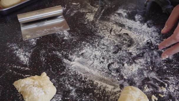 一歩ずつ 住宅のキッチンでパンを焼く — ストック動画