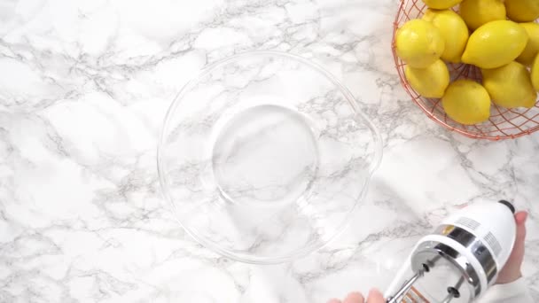 Пласка Лежала Крок Кроком Змішування Інгредієнтів Скляній Мисці Приготування Лимонного — стокове відео
