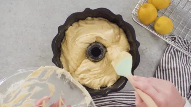 Leżeć Płasko Ciasto Cytrynowe Funt Ciasto Rondlu Pieczenia Gotowy Pieczenia — Wideo stockowe