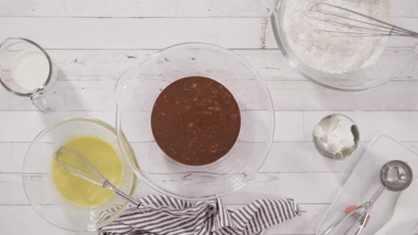 Acostado Mezclar Ingredientes Para Hornear Cupcakes Frambuesa Chocolate — Vídeos de Stock
