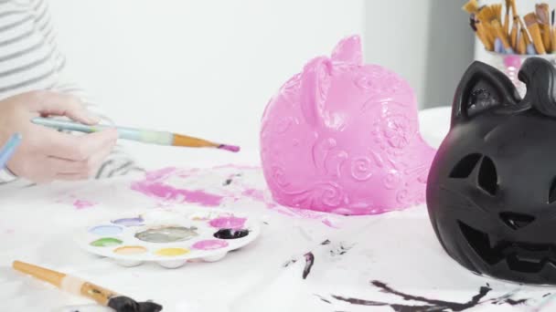 Time Lapse Woman Painting Craft Pumpkin Acrylic Paint Halloween — Vídeos de Stock