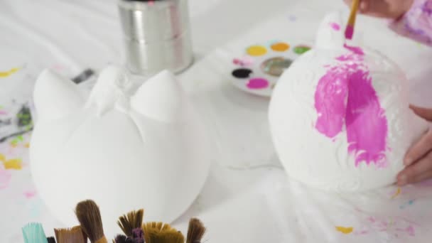 ハロウィーンのためのアクリル塗料と絵画工芸カボチャ — ストック動画