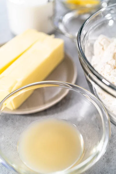 Składniki Szklanej Misce Mieszania Pieczenia Ciasta Cytrynowego Funta — Zdjęcie stockowe