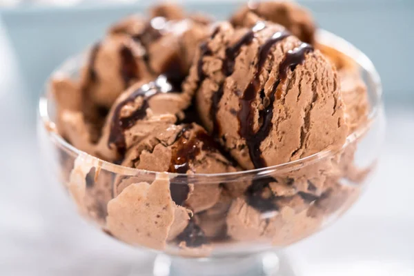 Serving Homemade Chocolate Chip Ice Cream Drizzled Chocolate Glass Bowl — Stock Photo, Image
