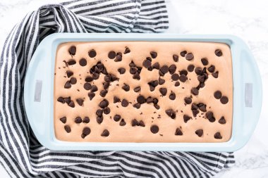 Ev yapımı çikolatalı dondurma, tavada..