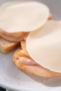 Prepare provolone and apple grilled cheese sandwich on a nonstick frying pan.