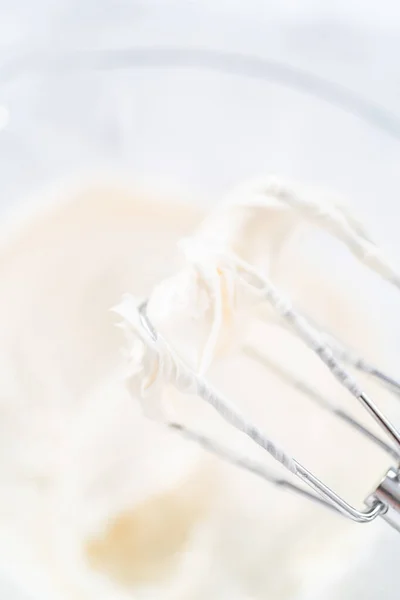 Preparing Vanilla Buttercream Frosting Decorating Funfettti Bundt Cake — Stock Photo, Image
