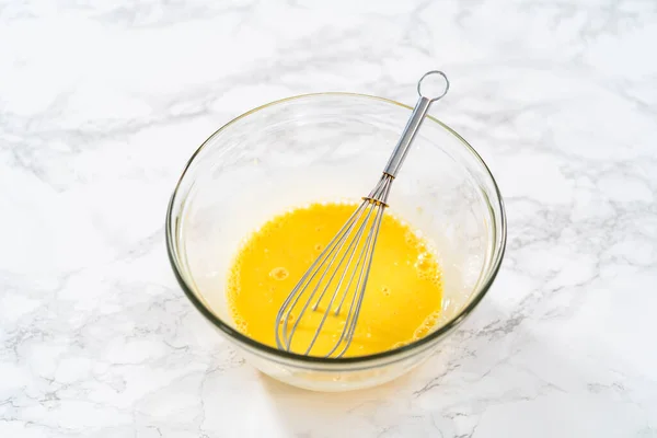 Bolachas Limão Com Cobertura Limão Misturar Ingredientes Molhados Uma Tigela — Fotografia de Stock
