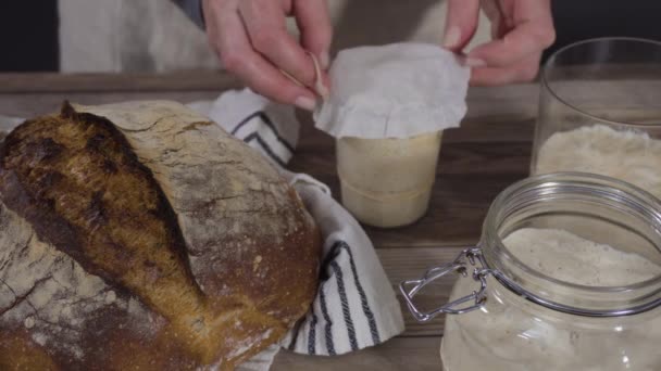 Vers Gebakken Zuurdesem Roggebrood Brood — Stockvideo