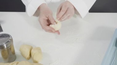 Ev yapımı ekşi ekmek ve mayalı ekmek.