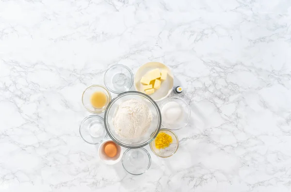 Лимонний Печиво Білим Шоколадом Плоть Лежала Вимірюються Інгредієнти Скляних Чашках — стокове фото
