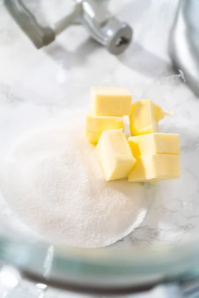 Ciasteczka Cytrynowe Białą Czekoladą Mieszanie Składników Mikserze Kuchennym Pieczenia Ciasteczek — Zdjęcie stockowe