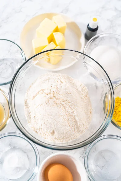 Zitronenplätzchen Mit Weißer Schokolade Gemessene Zutaten Glasschüsseln Zum Backen Von — Stockfoto