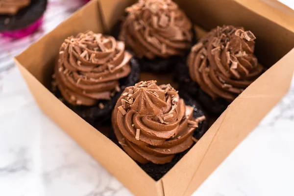Packaging Chocolate Cupcakes Chocolate Ganache Frosting Paper Cupcake Box — Stock Photo, Image