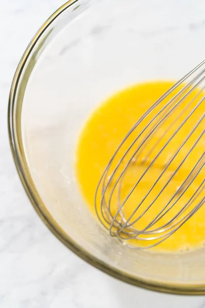 Blanda Våta Ingredienser Stor Glas Blandningsskål För Att Förbereda Pepparmynta — Stockfoto