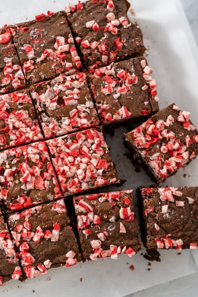 Cortar Brownies Menta Recién Horneados Con Chispas Menta Chocolate Cuadrados — Foto de Stock
