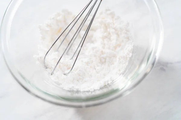 Misturando Ingredientes Com Batedor Mão Para Preparar Açúcar — Fotografia de Stock