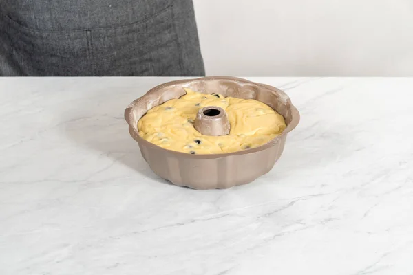 Riempimento Metallo Bundt Torta Pan Con Burro Torta Cuocere Torta — Foto Stock