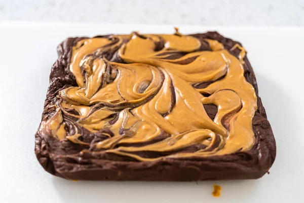 Removing Chocolate Fudge Peanut Butter Swirl Baking Pan Lined Parchment — Φωτογραφία Αρχείου