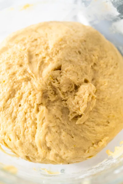 Míchání Ingrediencí Kuchyňském Mixéru Péct Mini Velikonoční Chléb Kulich — Stock fotografie