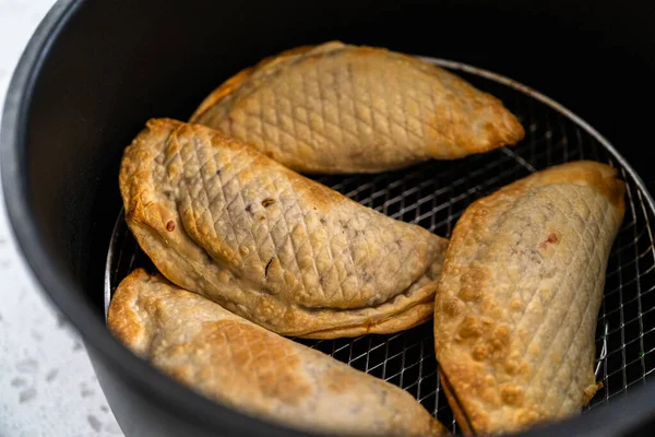 Τηγανητό Γλυκό Κεράσι Empanadas Στη Φριτέζα Αέρα — Φωτογραφία Αρχείου
