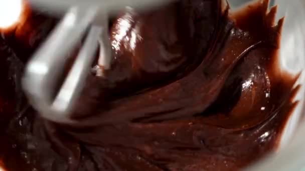 Míchání Ingrediencí Kuchyňském Mixéru Pečení Čokoládového Dortu — Stock video
