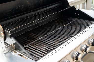 Temiz altı ocaklı ızgara yaz ızgarasına hazır..