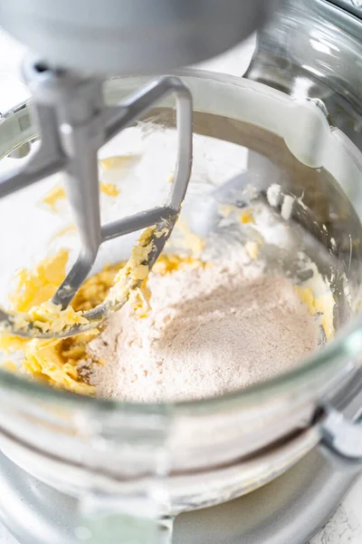 Misturar Ingredientes Misturador Bancada Cozinha Para Assar Biscoitos Noz Passas — Fotografia de Stock