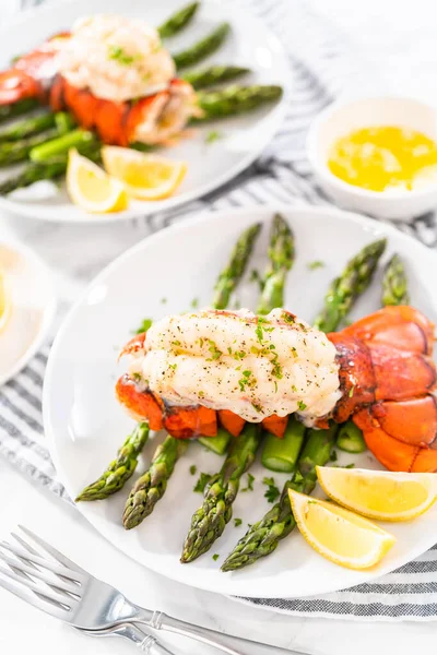 Sering Garlic Lobster Tails Steamed Asparagus Lemon Wedges White Plate — Stock Photo, Image