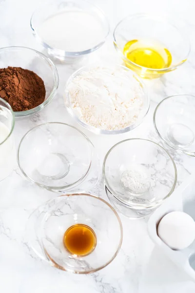 Measured Ingredients Glass Mixing Bowls Prepare Chocolate Cupcake — Stock Photo, Image