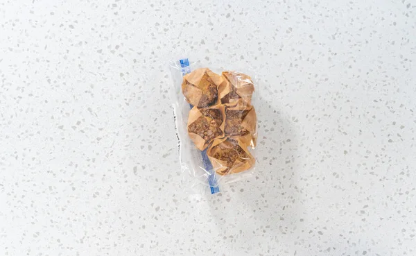 Flach Lag Zubereitung Der Mahlzeiten Verpackung Von Bananen Haferflocken Muffins — Stockfoto