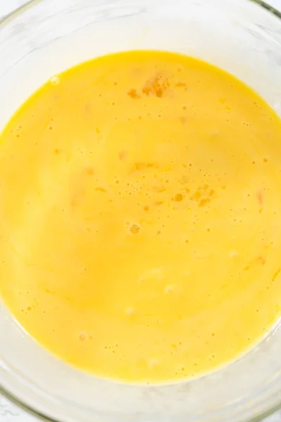 Mezclar Ingredientes Húmedos Tazón Vidrio Grande Para Hornear Pastel Paquete — Foto de Stock