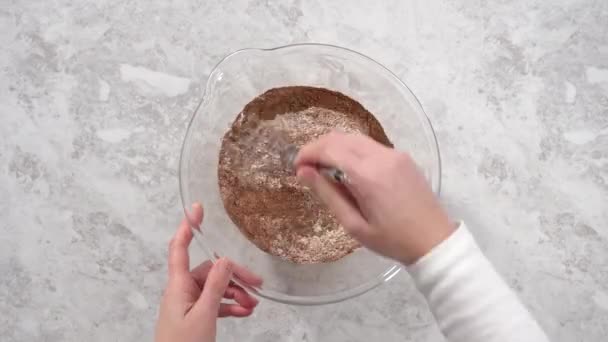 Zaman Aşımı Düz Yatıyordu Adım Adım Kırmızı Kadife Kek Hazırlamak — Stok video