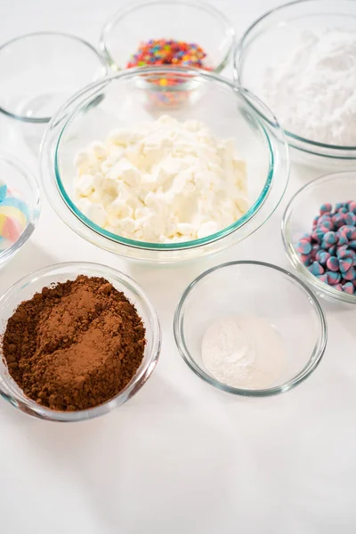 Виміряні Інгредієнти Скляних Мисках Приготування Однорідного Гарячого Шоколаду — стокове фото