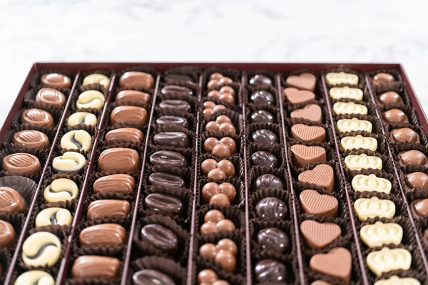 Boîte Chocolats Gastronomiques Assortis Dans Une Grande Boîte — Photo
