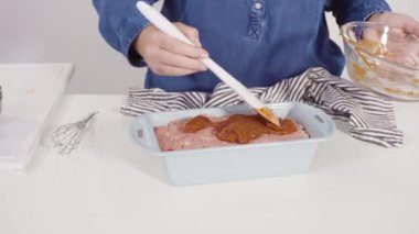 Adım adım. Klasik bir biftek köftesi tarifi hazırlıyorum..