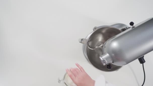 Piatto Mescolare Gli Ingredienti Mixer Cucina Cuocere Rotoli Cannella — Video Stock