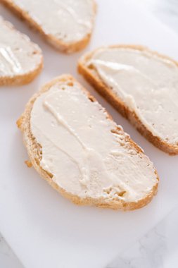 Prepare provolone and apple grilled cheese sandwich.