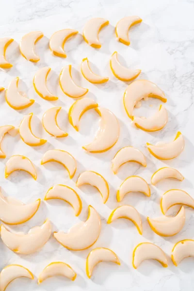 Citron Kile Cookies Med Citron Glasur Dyppe Citronkager Citronglasur - Stock-foto