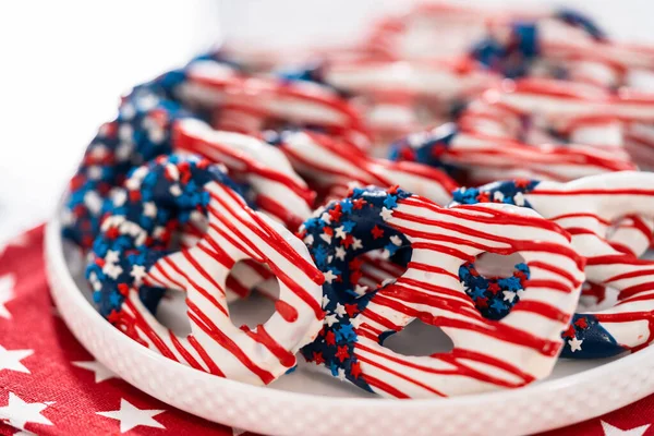 American Flag Red White Blue Chocolate Covered Pretzel Twists — 图库照片