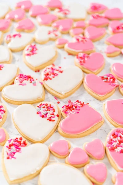 Декорація Цукрового Печива Формі Серця Рожевим Білим Королівським Обмерзання Валентинів — стокове фото