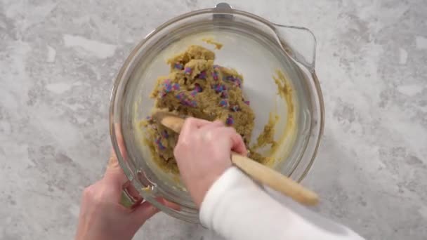 Lapos Fekvés Keverés Szivárvány Csokoládé Chips Sütemény Tészta Sütni Egyszarvú — Stock videók