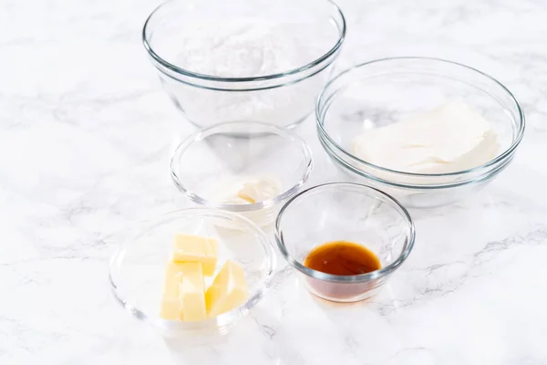 Измеряемые Ингредиенты Чаше Смешивания Стекла Приготовления Крем Сыра Глазури — стоковое фото